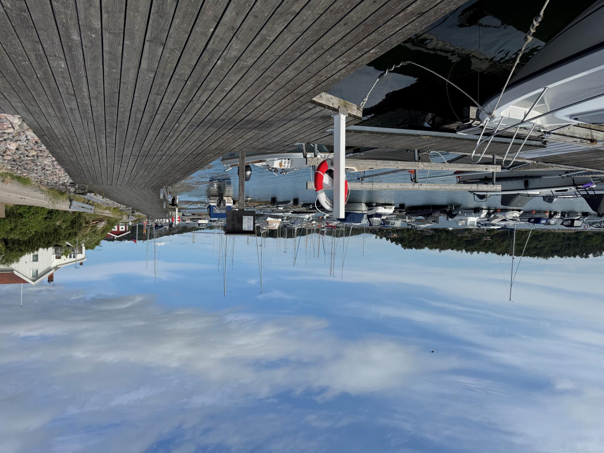 Enplanshus nära bad och båtliv!