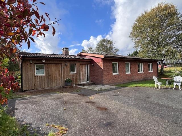 Enplanshus nära bad och båtliv!