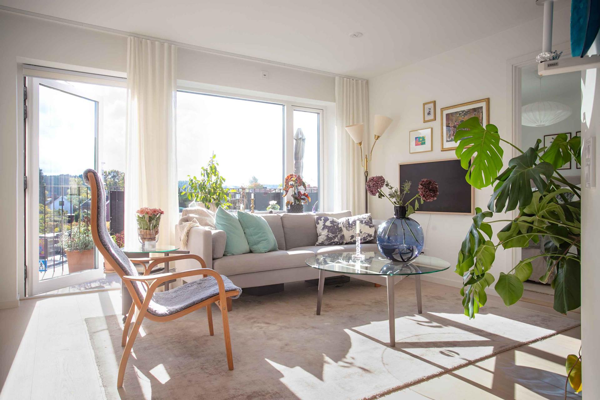 Ljus och elegant tvåa med solig balkong i Sävedalen!