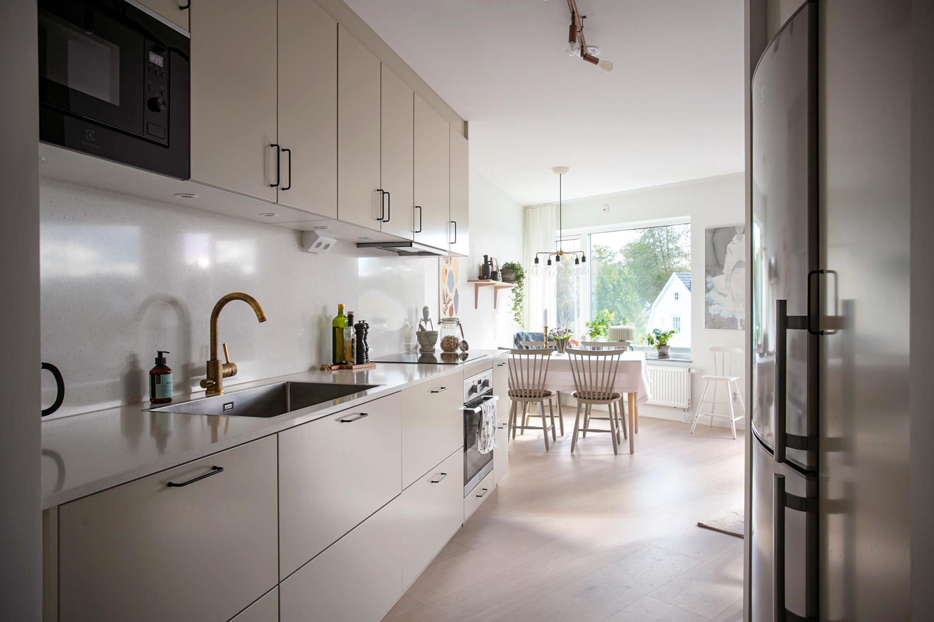 Ljus och elegant tvåa med solig balkong i Sävedalen!