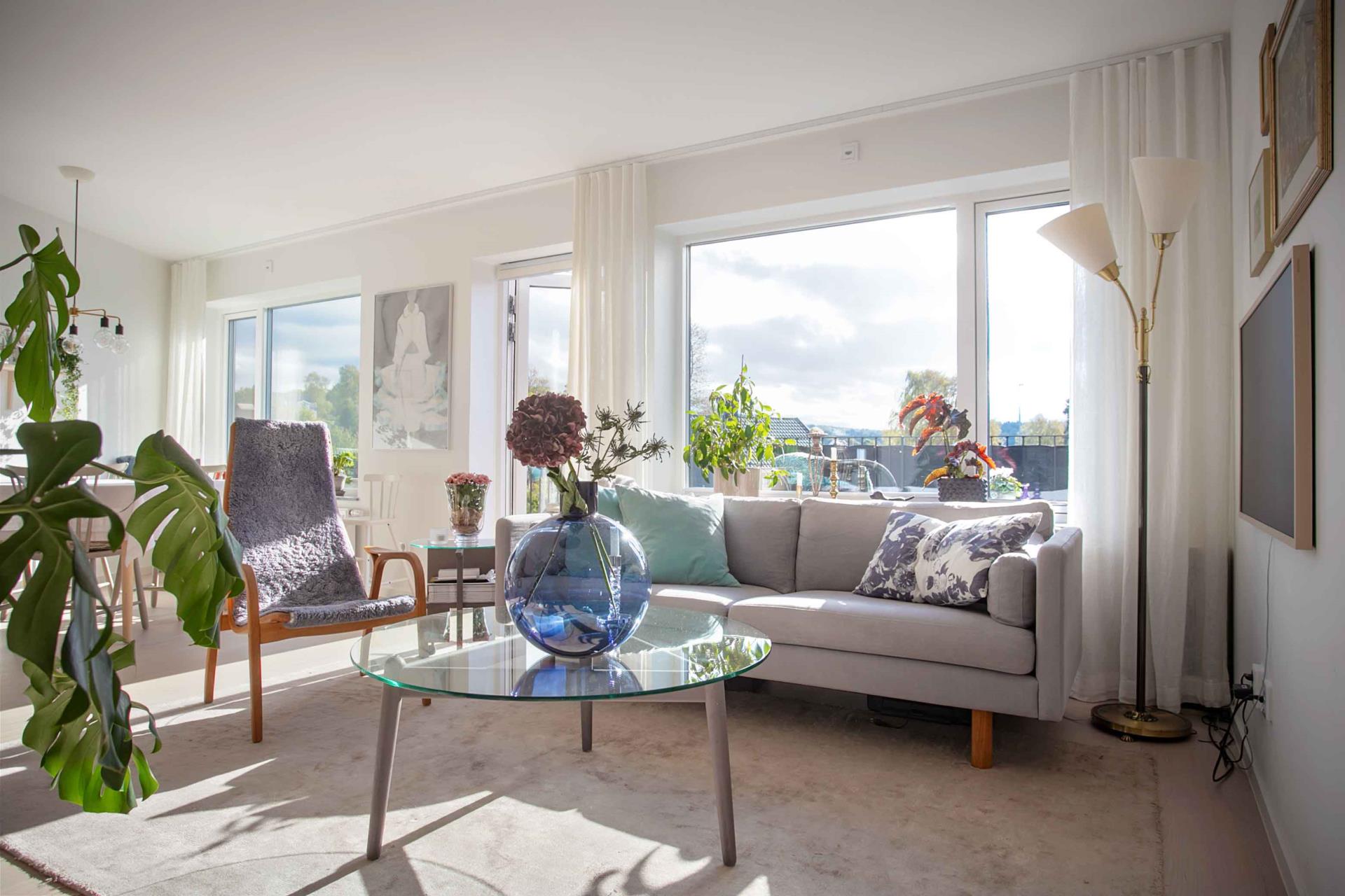 Ljus och elegant tvåa med solig balkong i Sävedalen!