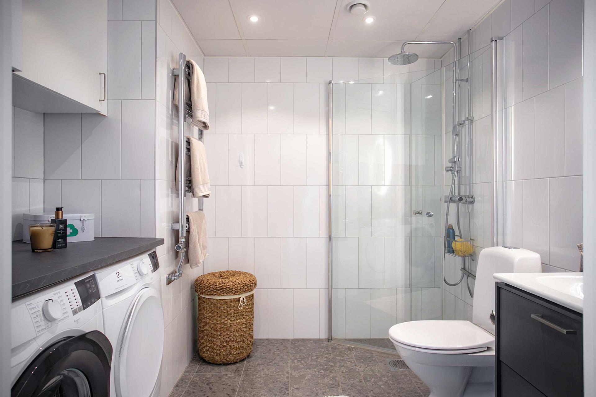 Ljus och elegant tvåa med solig balkong i Sävedalen!