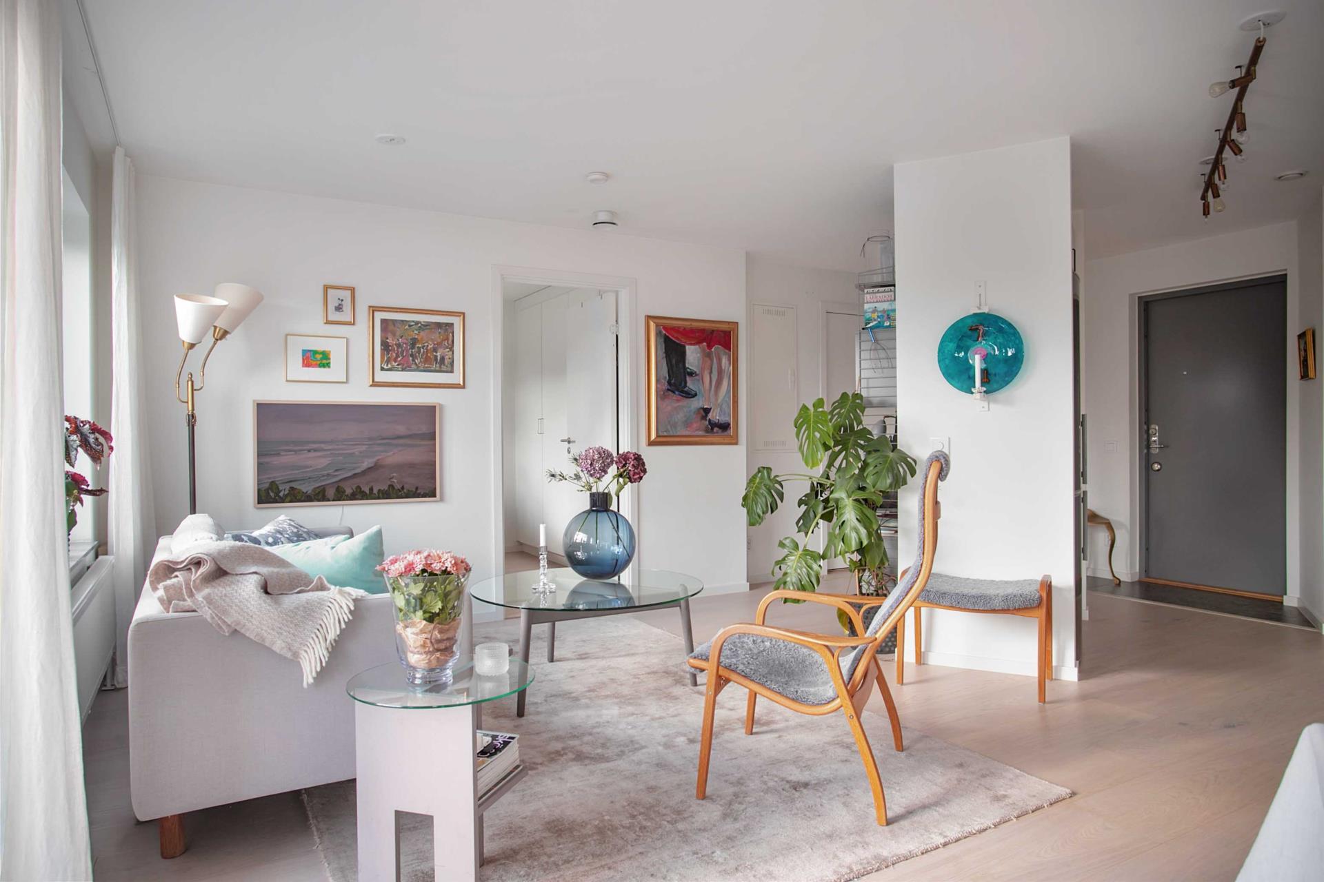 Ljus och elegant tvåa med solig balkong i Sävedalen!