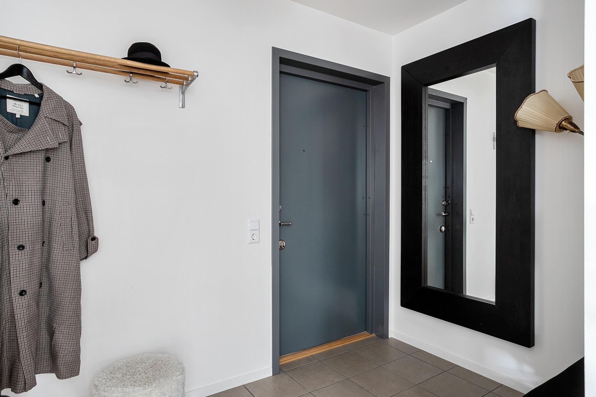 Stilren trea med havsutsikt, hörnläge och privat livskvalitet!