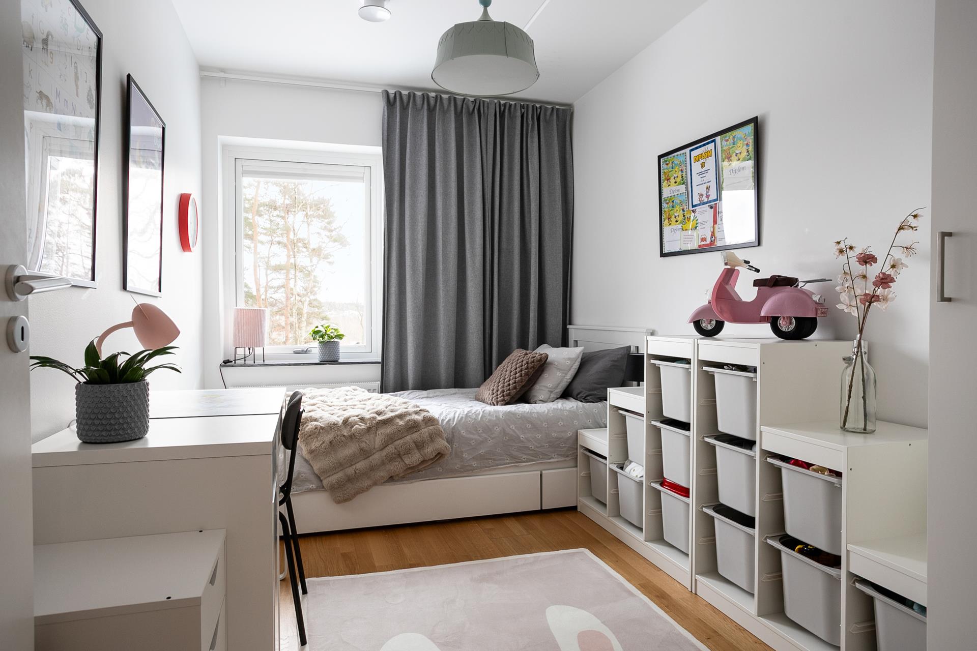 Stilren trea med havsutsikt, hörnläge och privat livskvalitet!