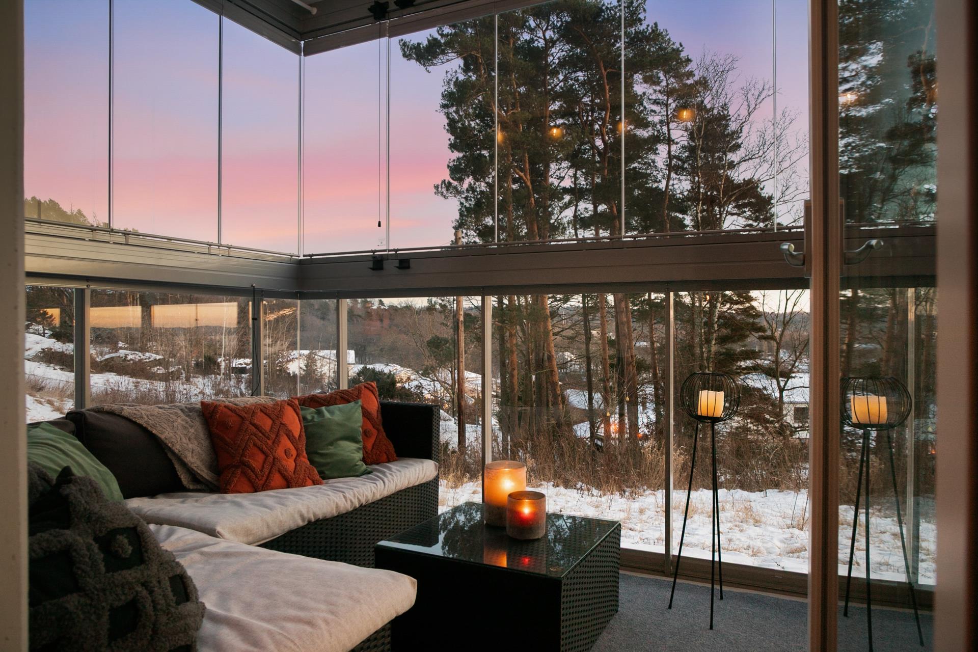 Stilren trea med havsutsikt, hörnläge och privat livskvalitet!