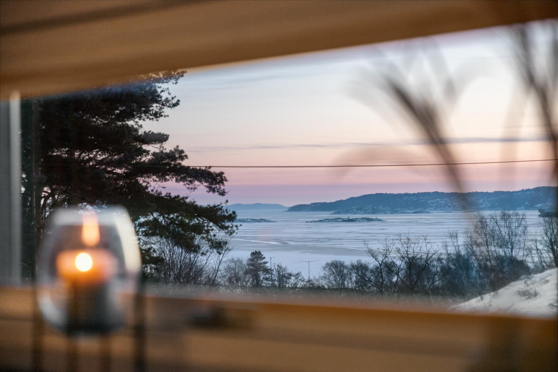 Stilren trea med havsutsikt, hörnläge och privat livskvalitet!