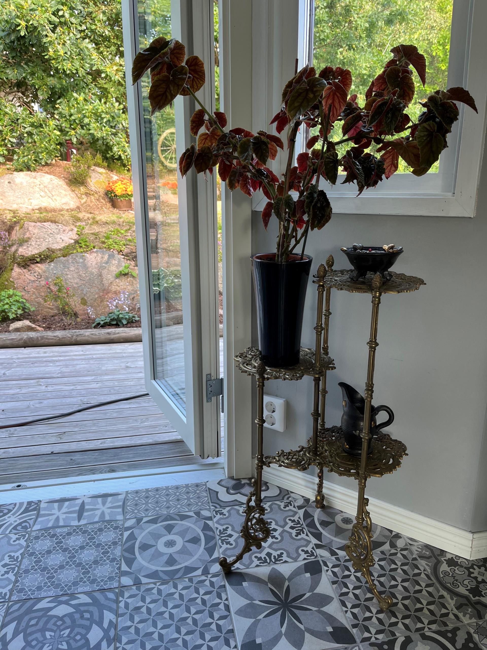 Ett eget litet paradis -med havsnära läge och drömmig trädgård.