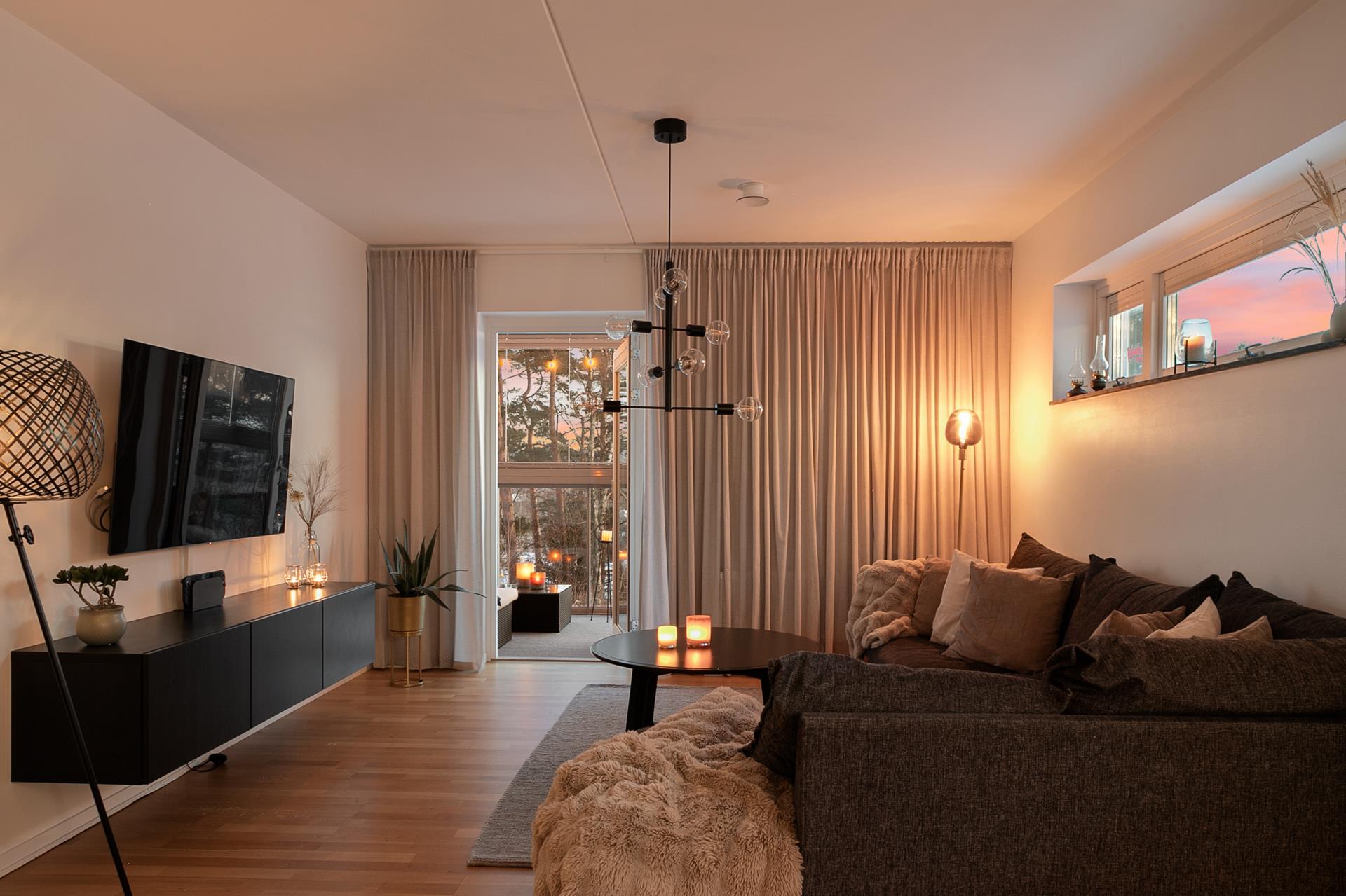 Stilren trea med havsutsikt, hörnläge och privat livskvalitet!