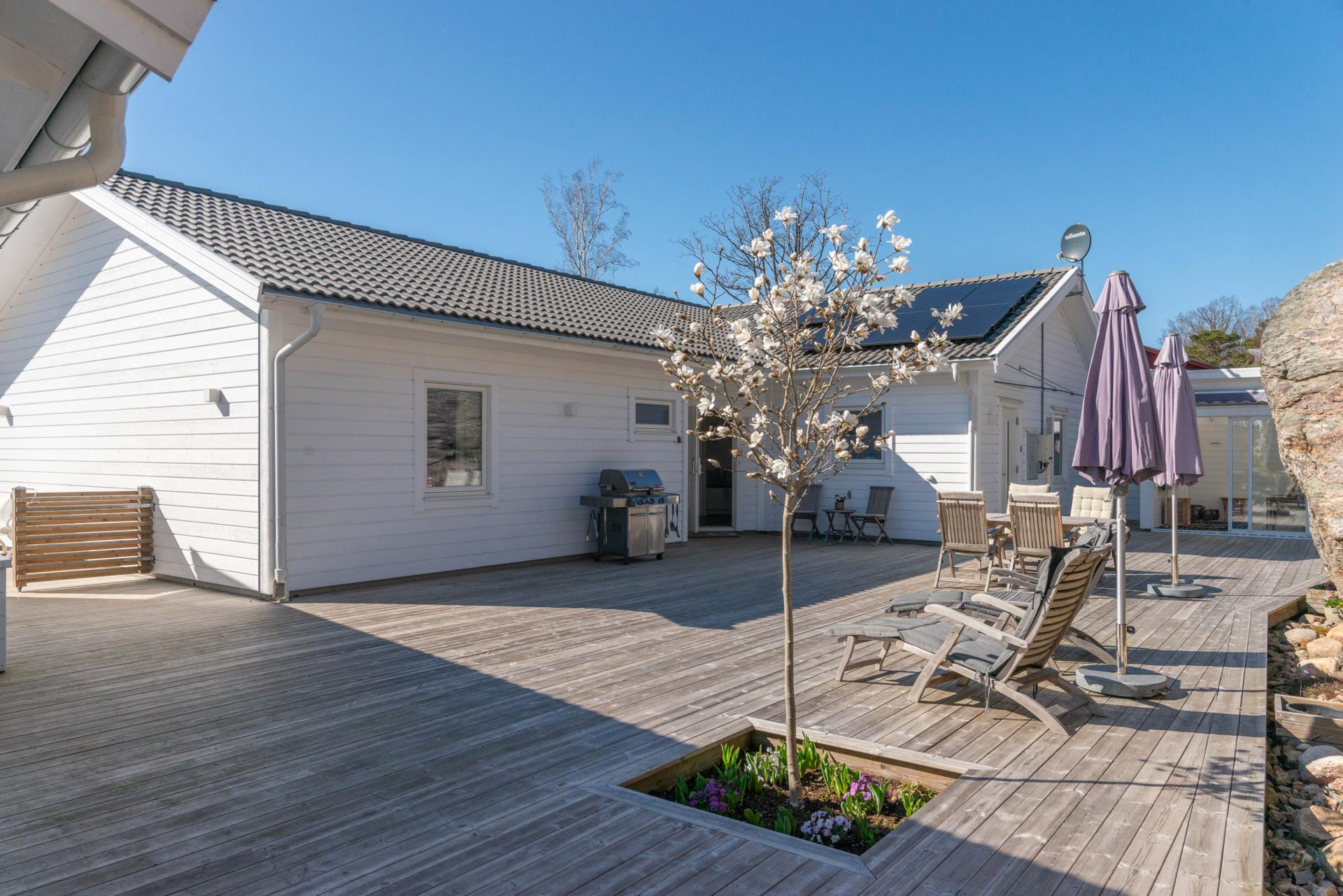 Stilren enplansvilla med havsutsikt!