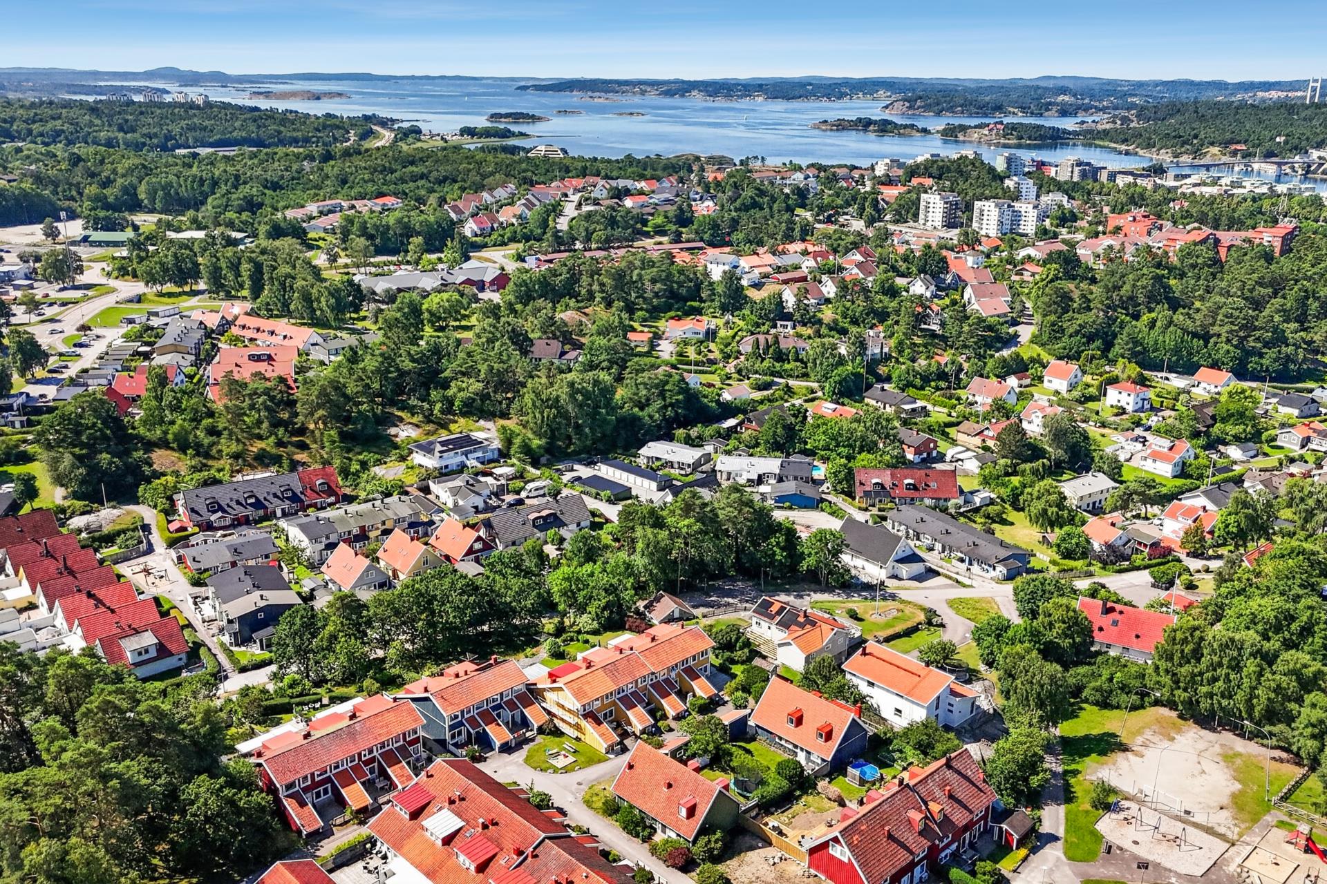 Radhus med bra och fritt läge i Västra Söbacken!