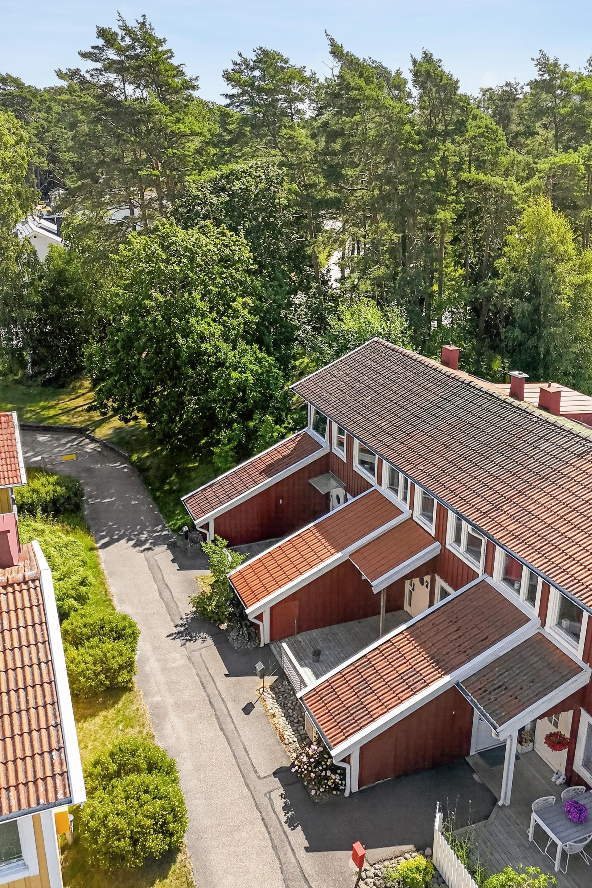 Radhus med bra och fritt läge i Västra Söbacken!